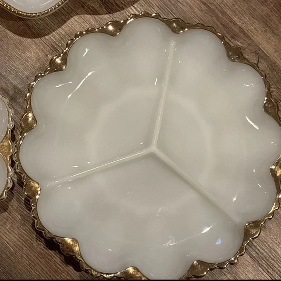 Vintage 3 piece Milk Glass Serving Dishes Deviled Egg, Relish Plates - Picture 4 of 4